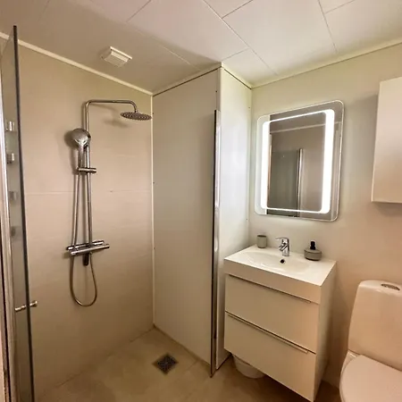 Privat One Bedroom With Free Parking Apartment *