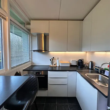Privat One Bedroom With Free Parking Apartment